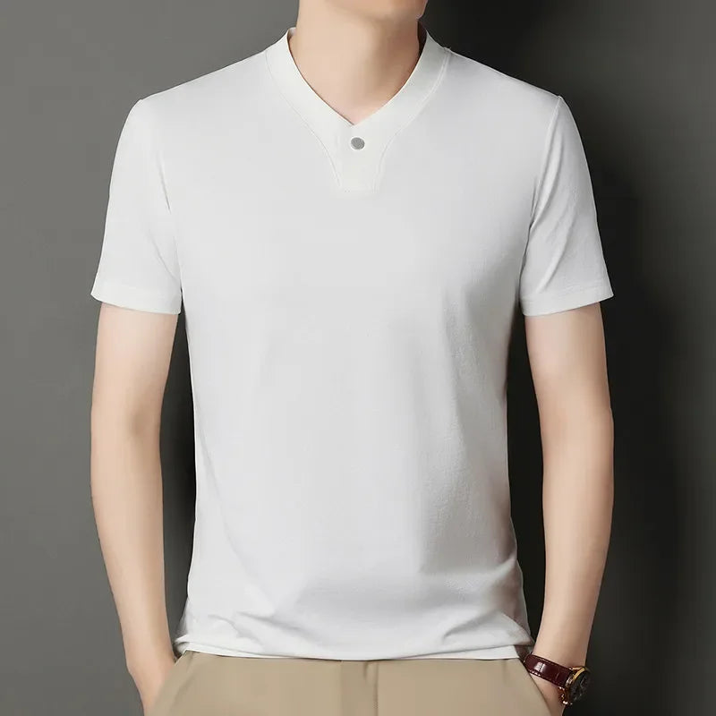 Camiseta masculina casual e moderna de um botão com decote em V e cor sólida, manga curta