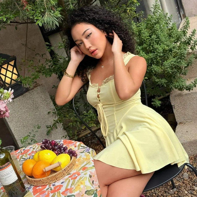 Vestido Candyhot de cor sólida com decote quadrado, amarração nas costas e modelagem evasê francesa elegante