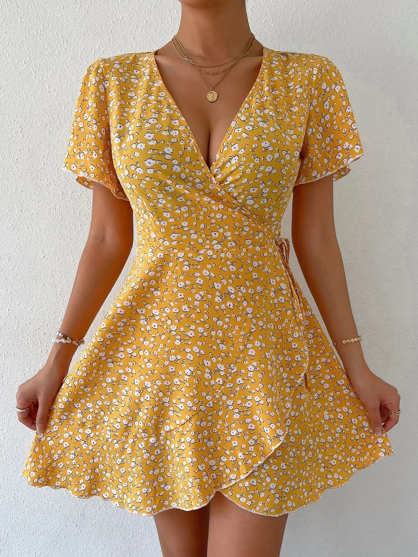 Vestido curto feminino estampado, verão, decote em V, manga curta