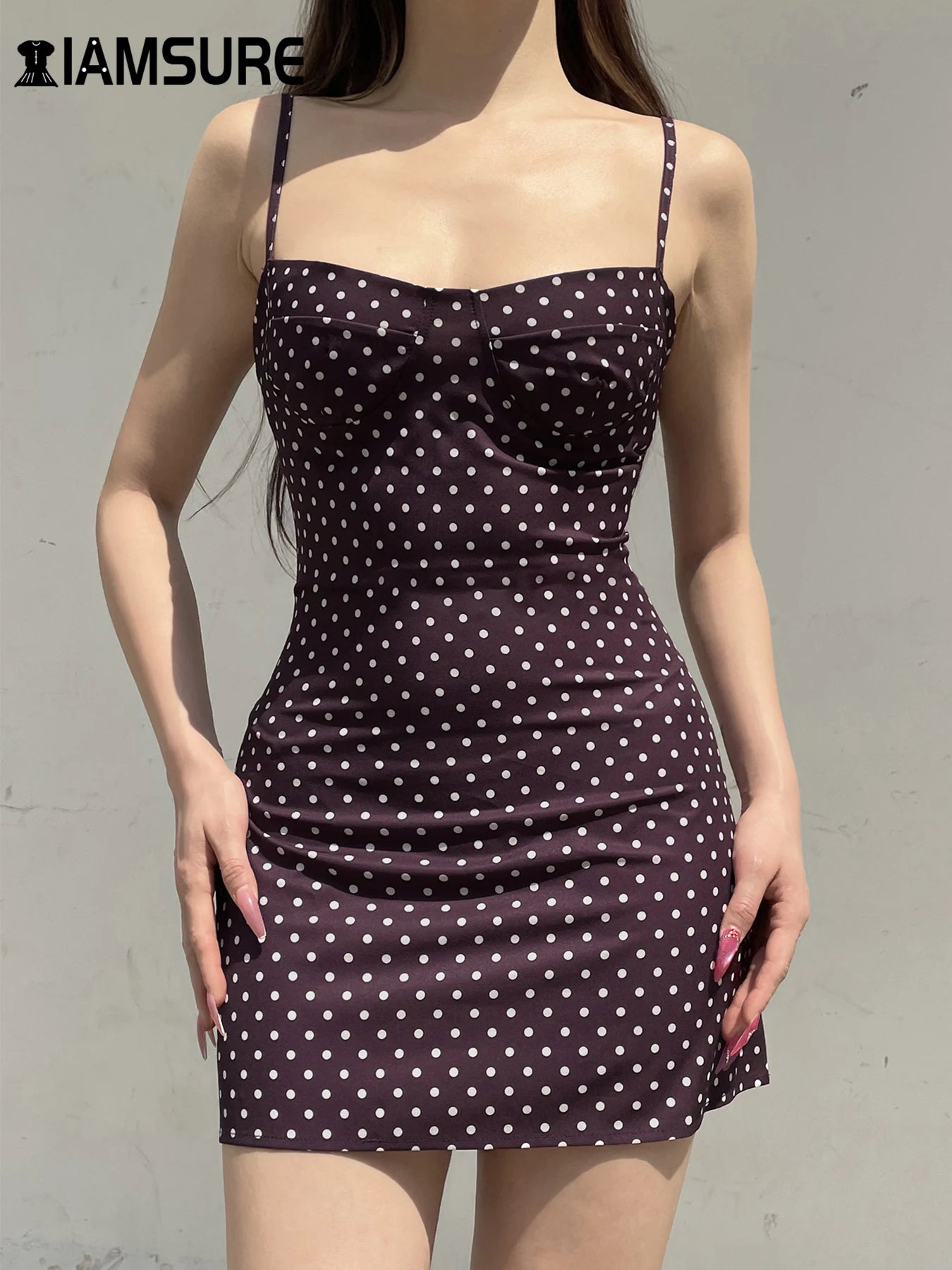 Vestido básico casual com estampa de bolinhas, decote canoa, sem mangas, minivestido feminino marrom, moda verão 2025