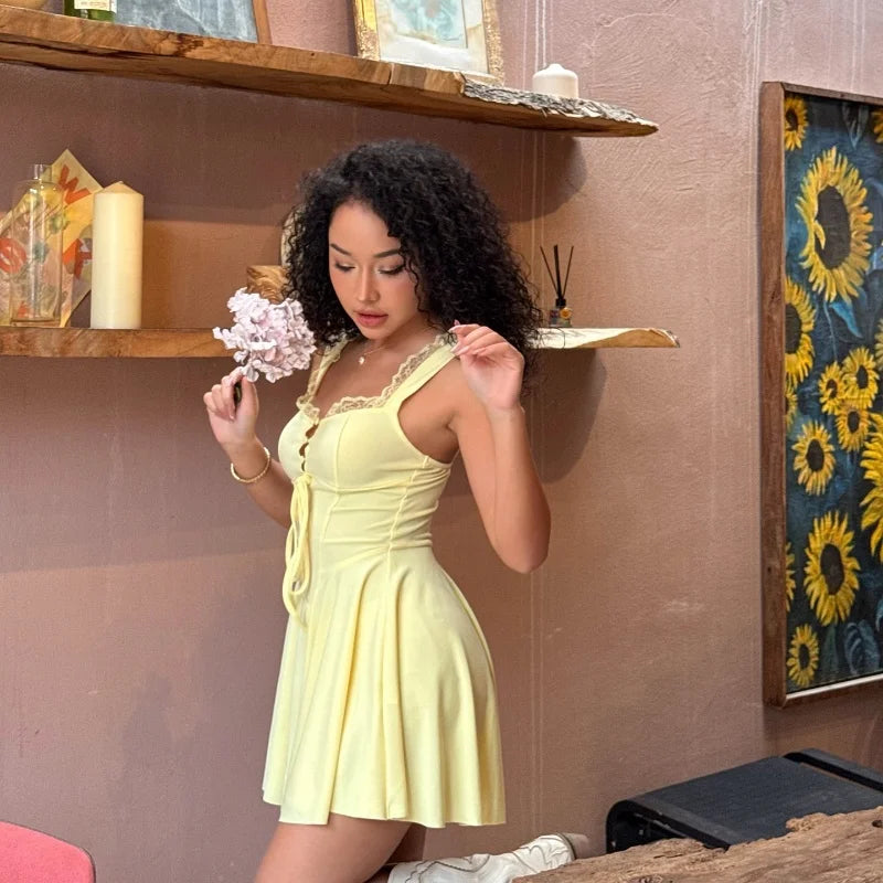 Vestido Candyhot de cor sólida com decote quadrado, amarração nas costas e modelagem evasê francesa elegante